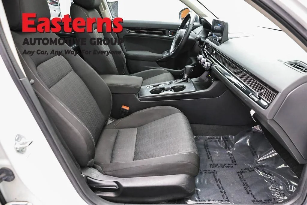 Used 2023 White Honda EX image 24