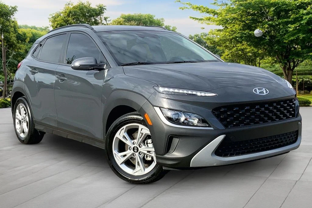 Used 2023 Gray Hyundai SEL image 3