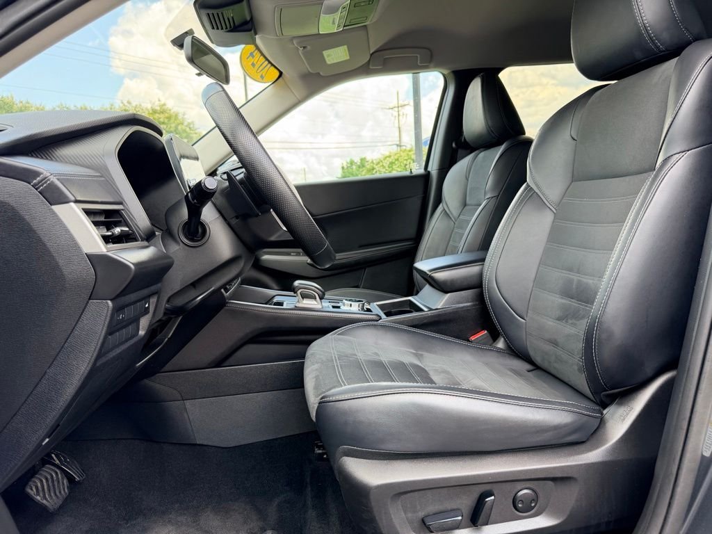 Used 2024 Blue Mitsubishi SE image 22