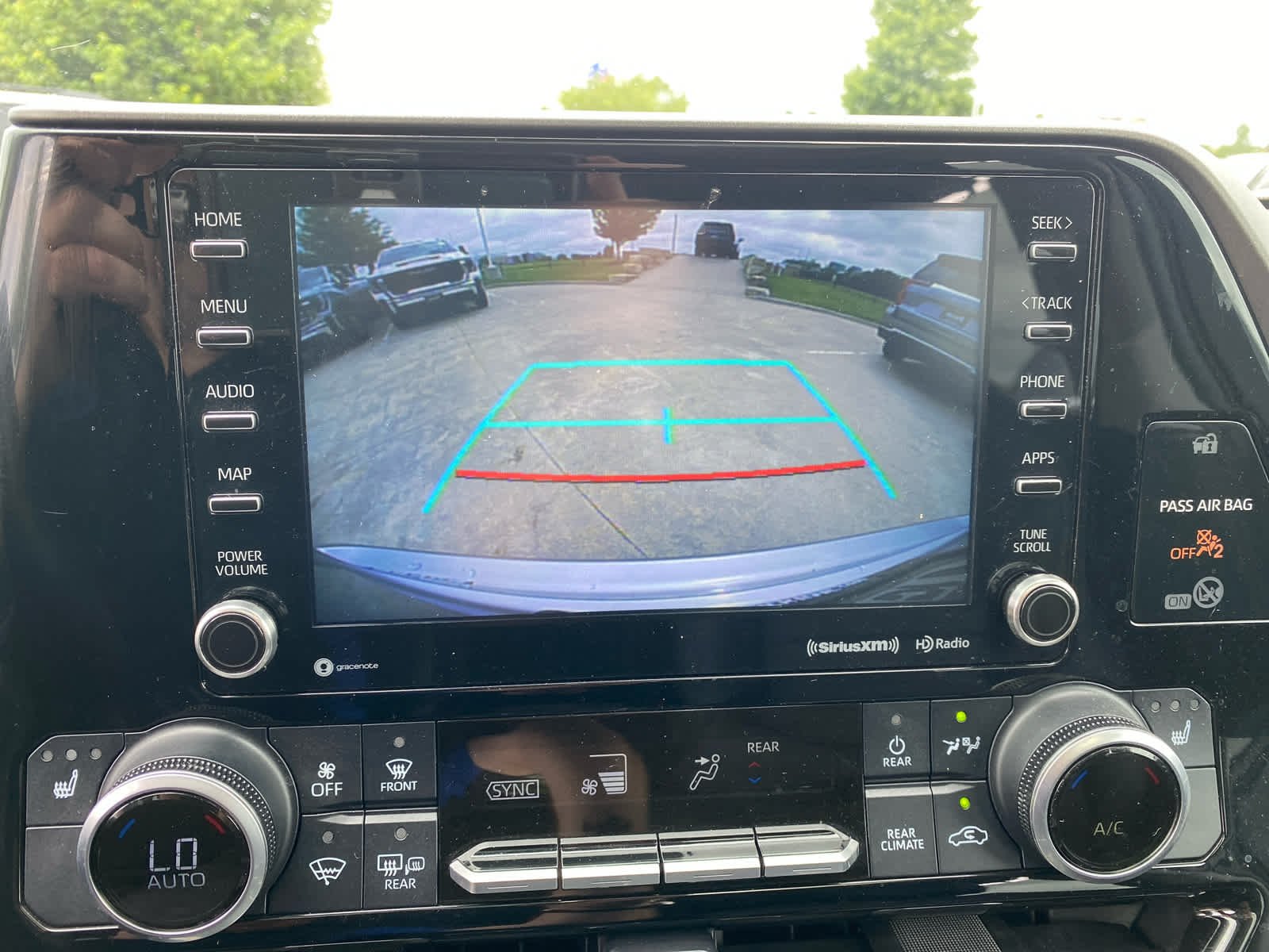 Used 2020  Toyota Hybrid XLE image 14