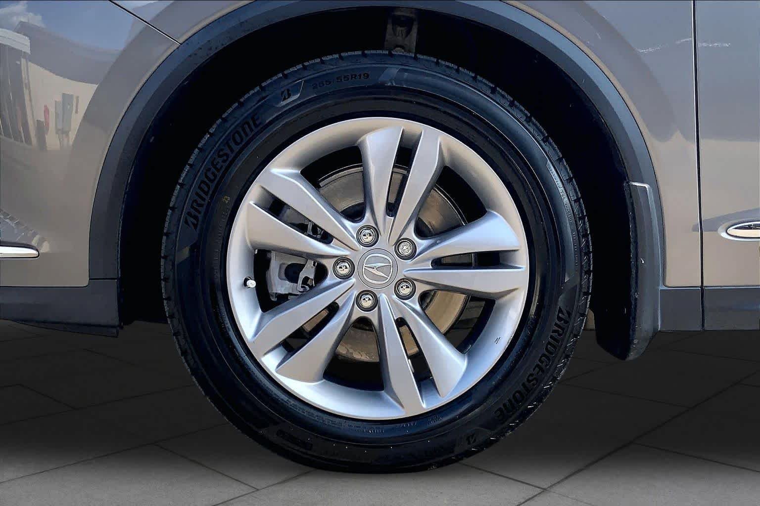 Used 2024 Liquid Carbon Metallic Acura  image 11