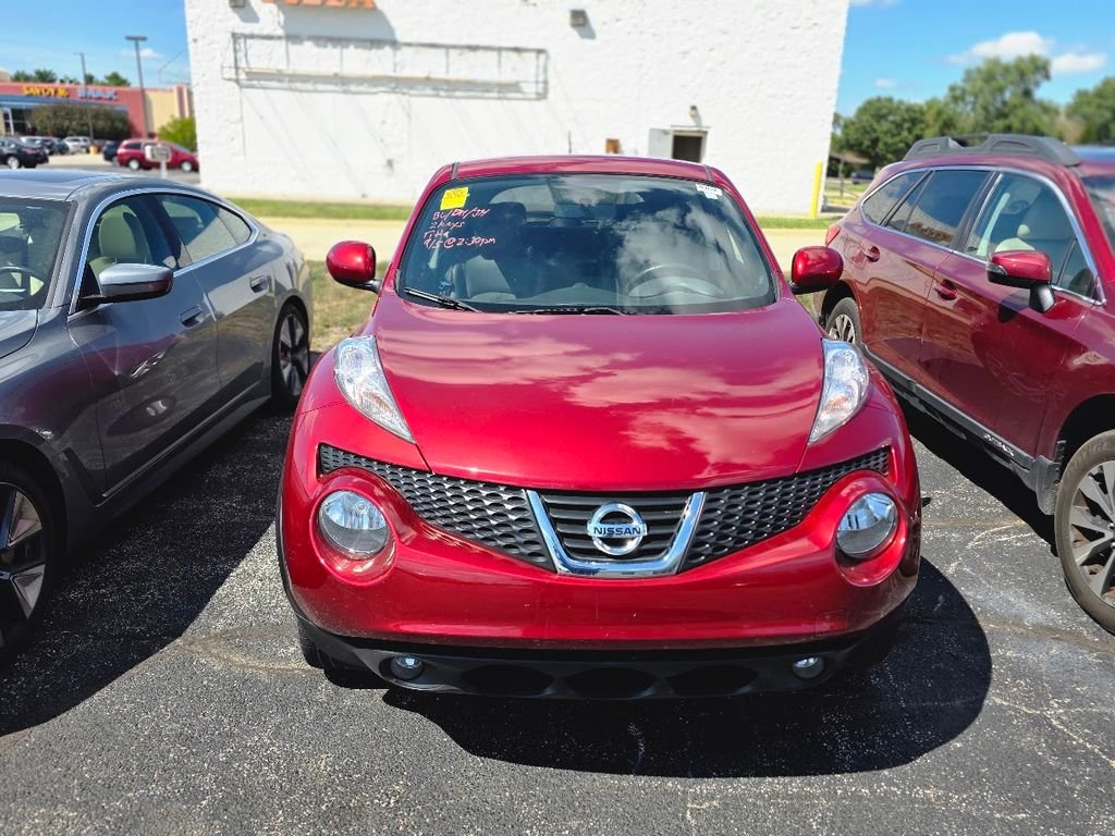 Used 2011 Cayenne Red Nissan SL image 1