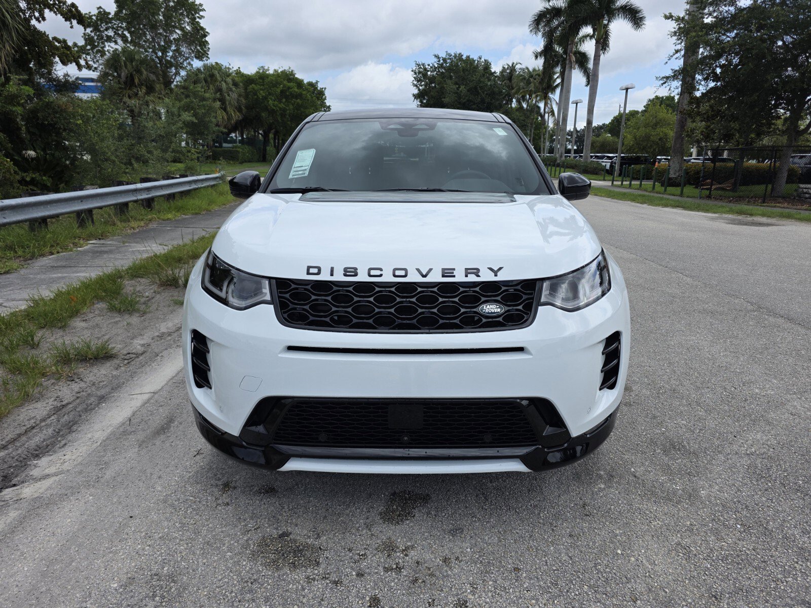 Used 2026 Fuji White Land Rover P250 Landmark image 8