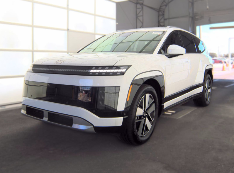 Used 2026 White Hyundai SEL image 1