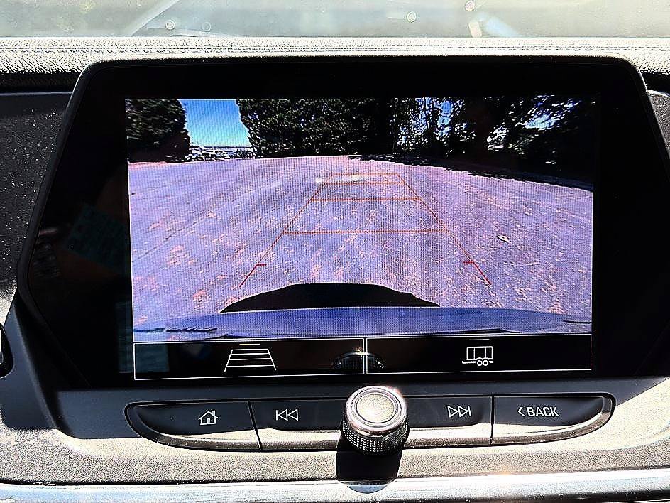 Used 2022 Iridescent Pearl Tricoat Chevrolet LT image 11