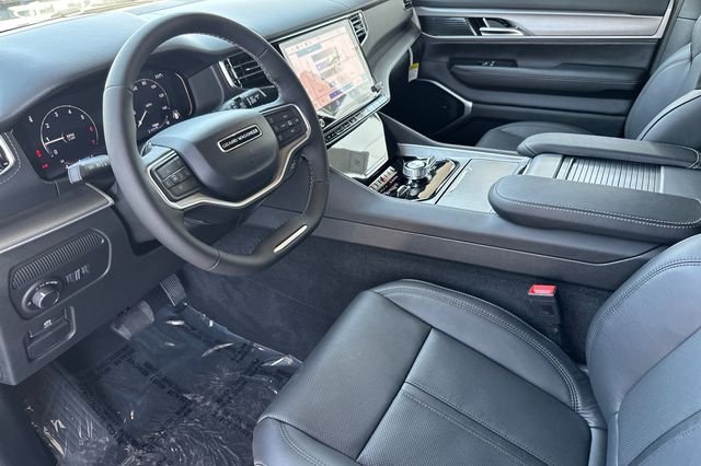 New 2026 Silver-Zynith Exterior Paint Jeep Limited Reserve image 9