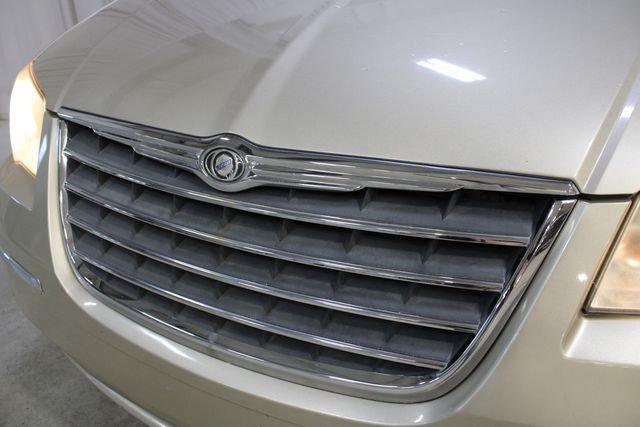 Used 2010 Gold Chrysler Touring image 29