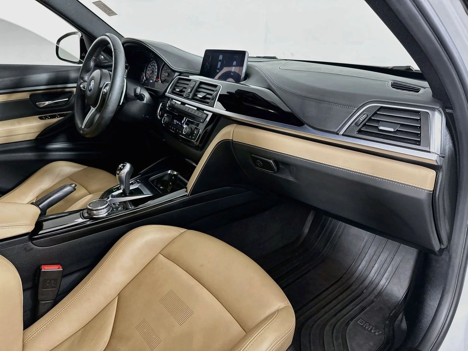 Used 2016 White BMW Base image 31