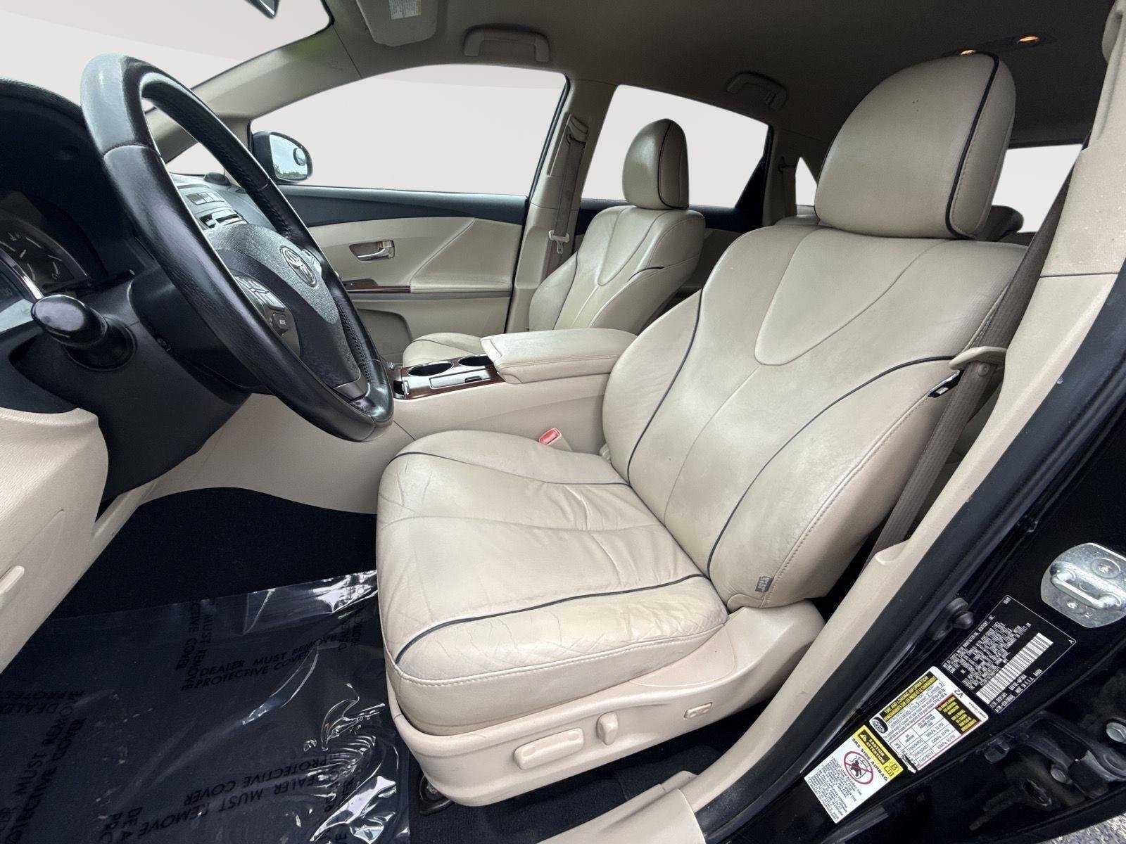 Used 2009 Black Toyota FWD V6 image 10