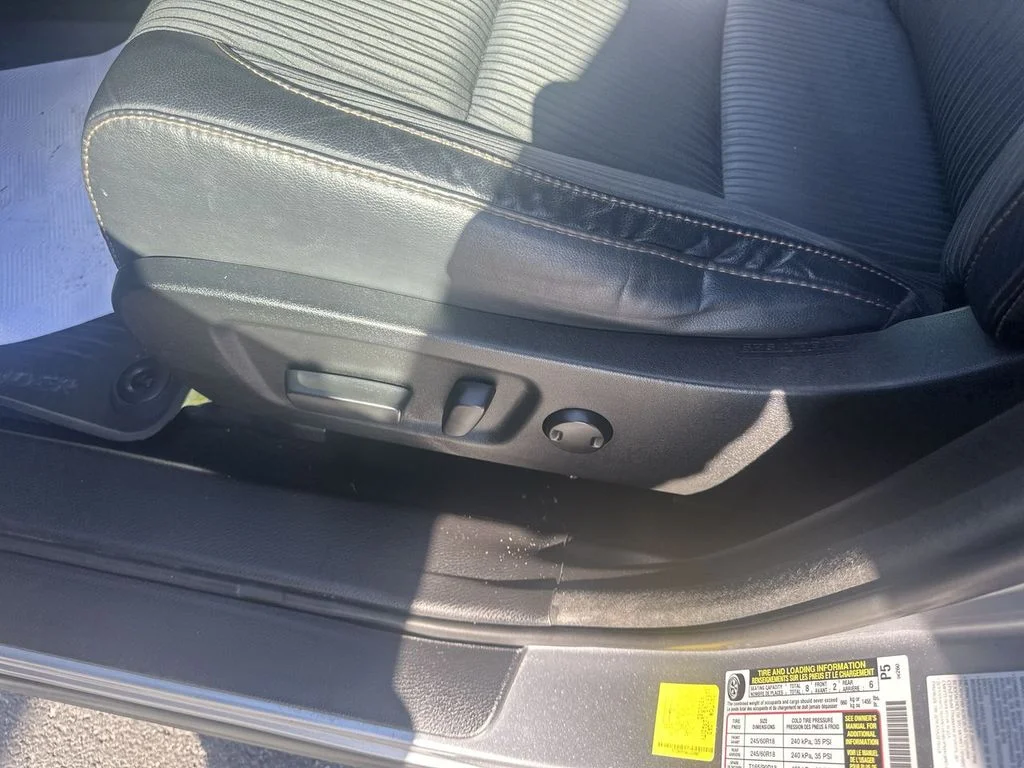 Used 2016 Silver Toyota LE V6 image 18