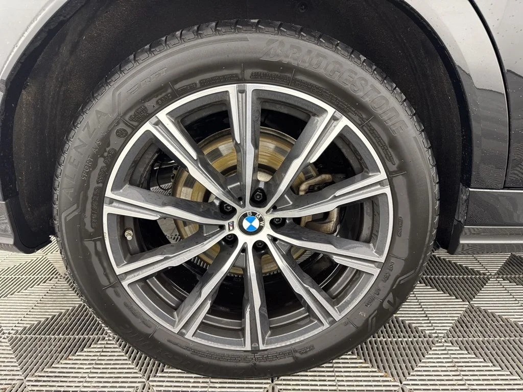Used 2024 Black BMW xDrive40i image 12