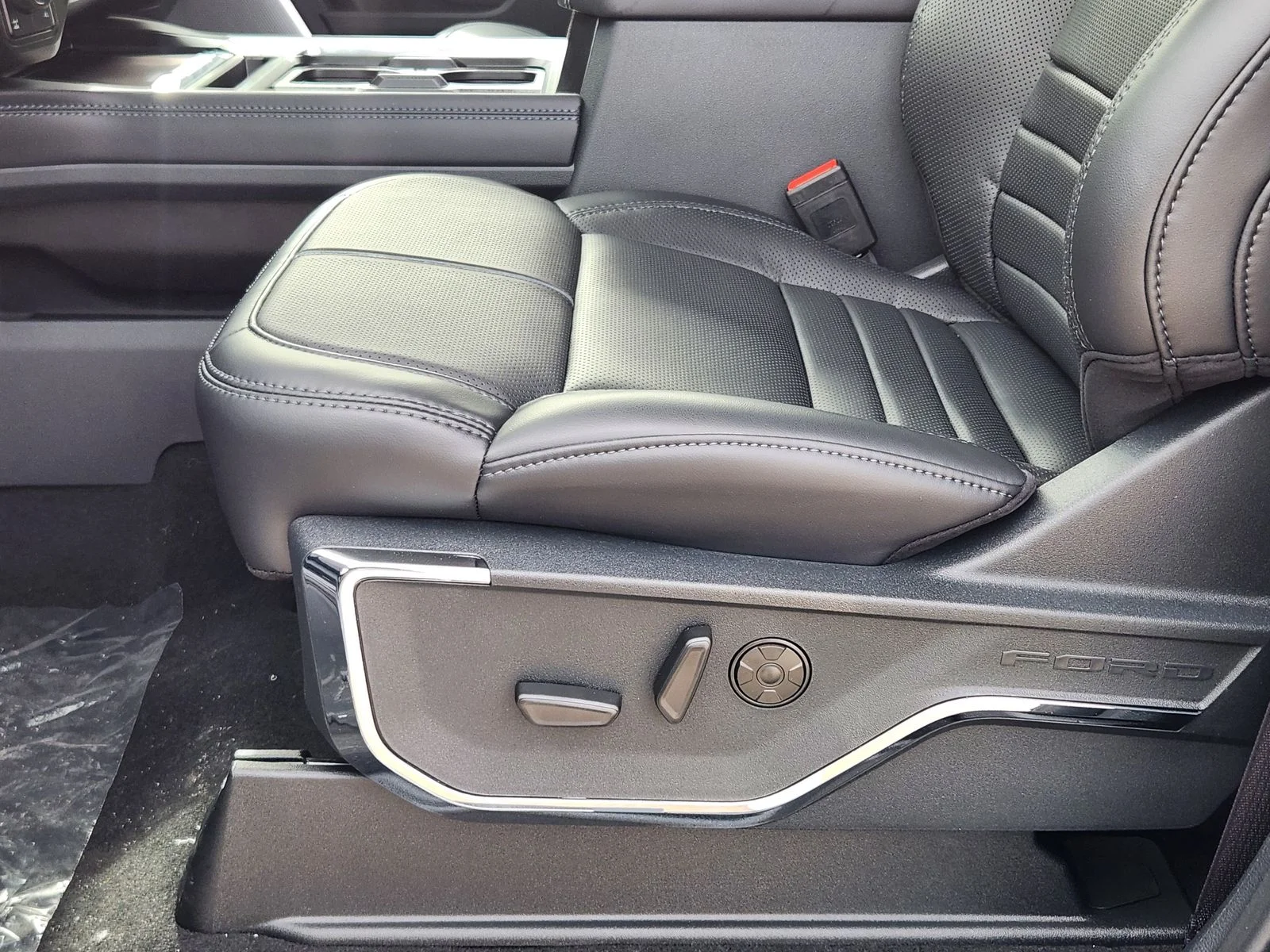 New 2026 Glacier Gray Metallic Tri-Coat Ford F-250® Platinum® image 17