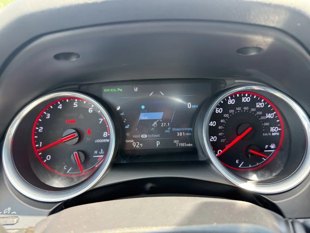 Used 2018 Super White Toyota XSE V6 image 12