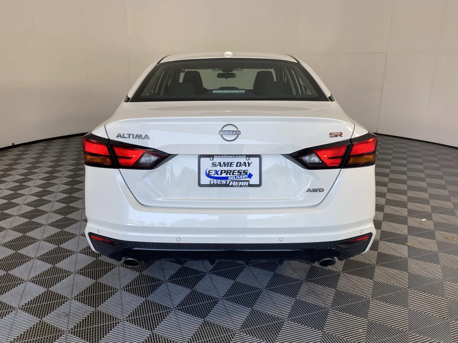Used 2024 Pearl White Tricoat Nissan 2.5 SR image 6