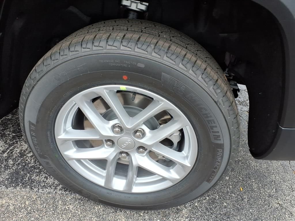 Used 2025 Red Jeep Laredo image 5