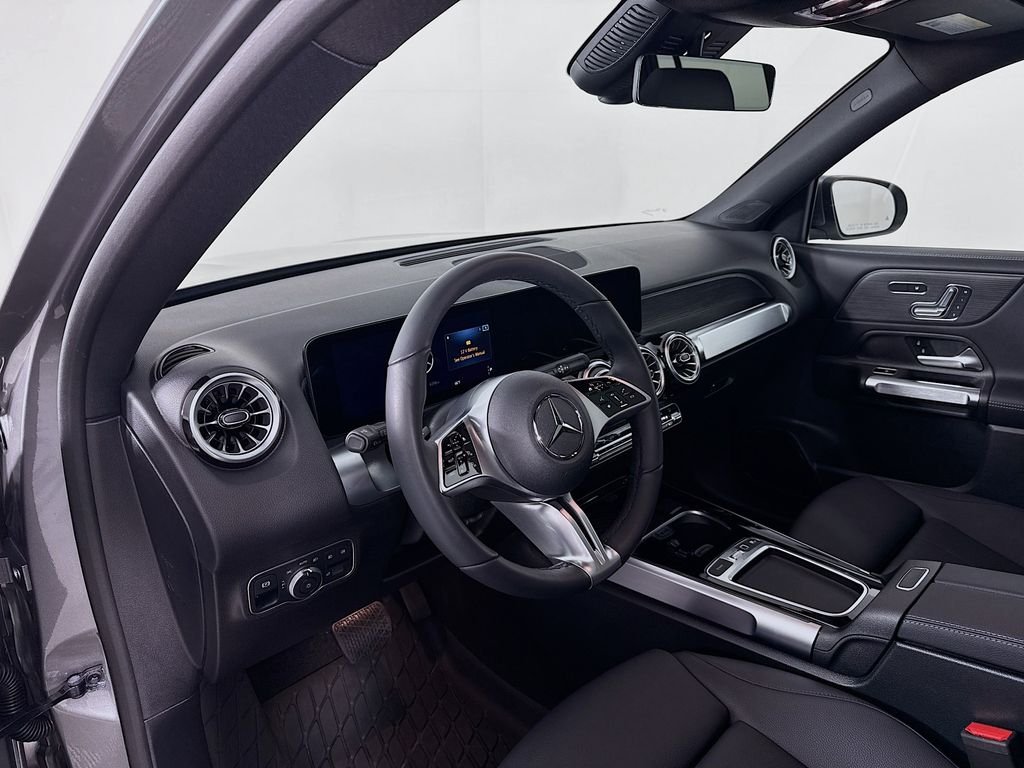 Used 2026 Gray Mercedes-Benz GLB 250 image 4