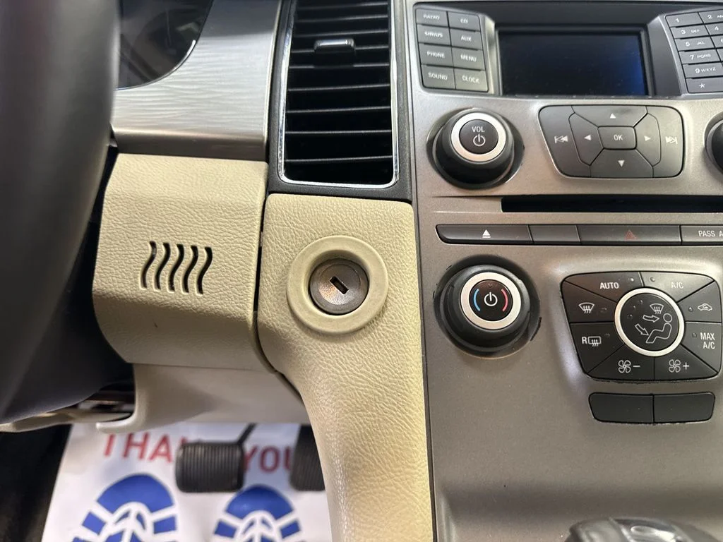 Used 2015 Oxford White Ford SEL image 23