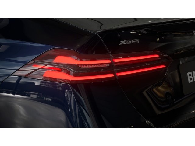 New 2027 Black BMW 550e image 8