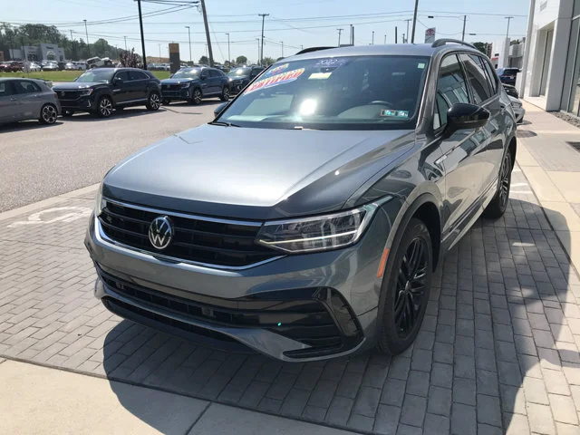 Certified Used 2022 Platinum Gray Metallic Volkswagen SE R-Line Black image 4