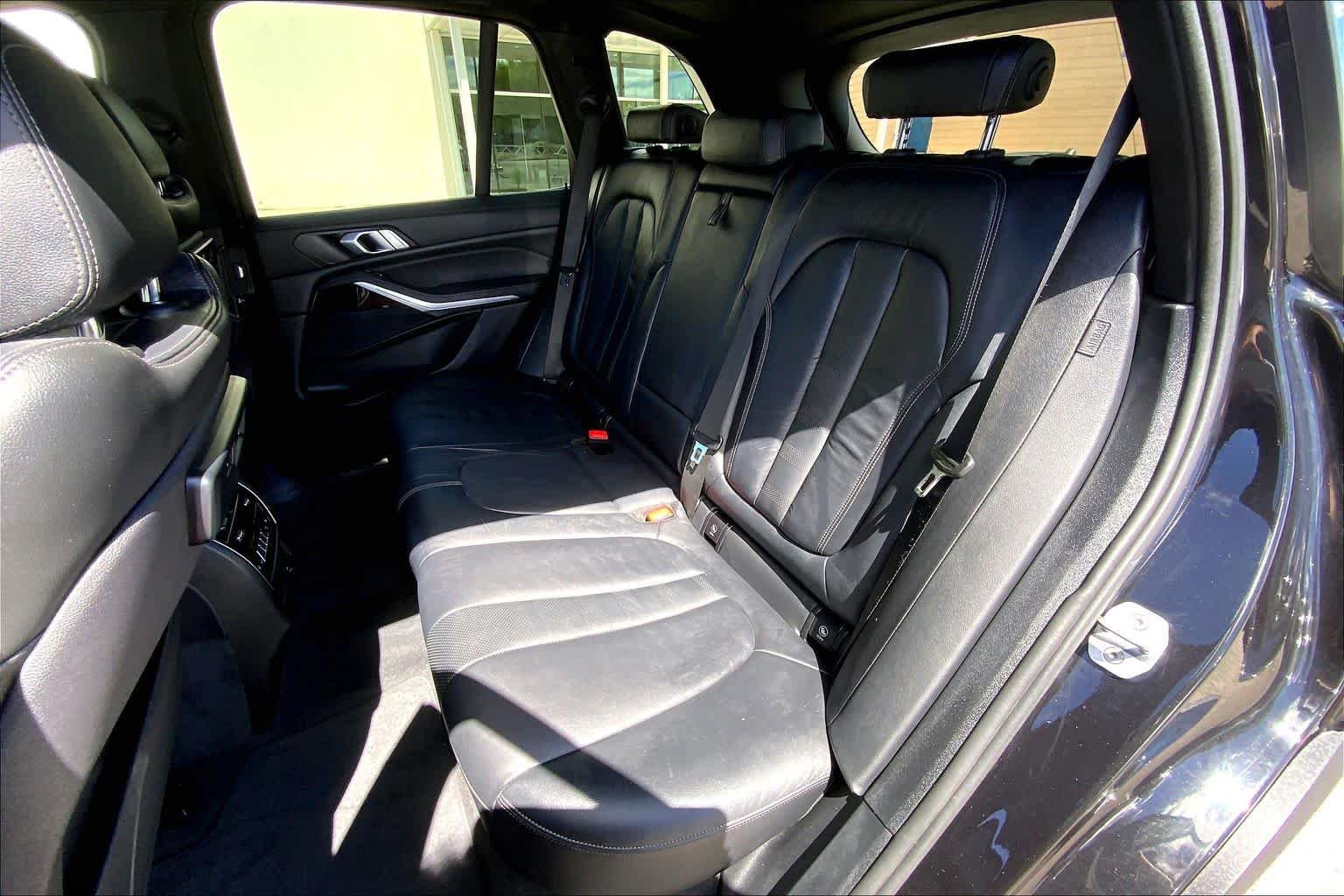 Used 2019 Black Sapphire Metallic BMW xDrive40i image 19