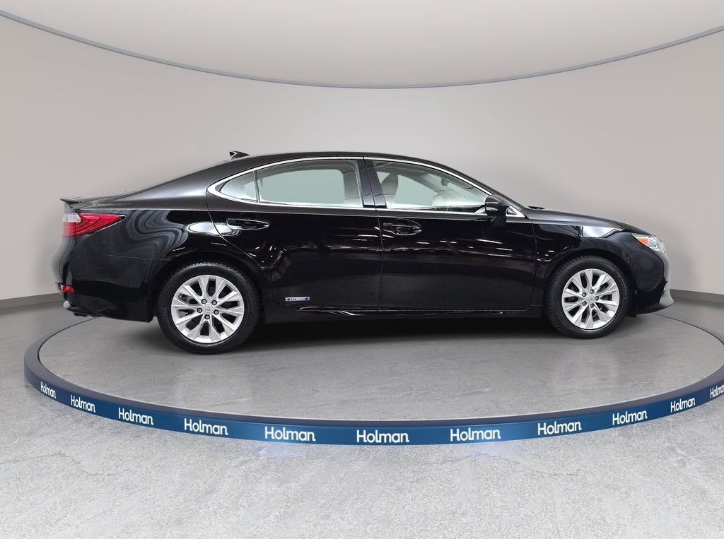 Used 2015 Obsidian Lexus 300h image 4