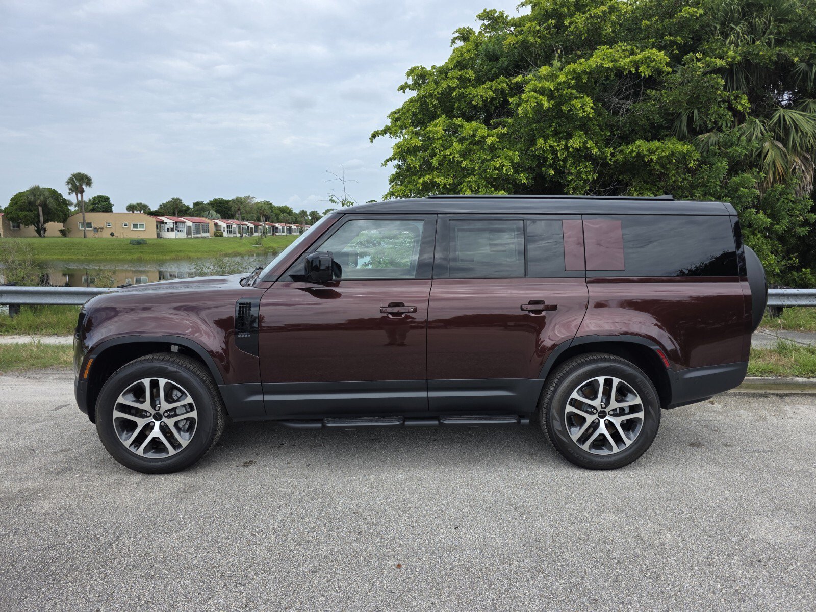 Used 2026 Sedona Red Metallic Land Rover 130 P300 S image 7