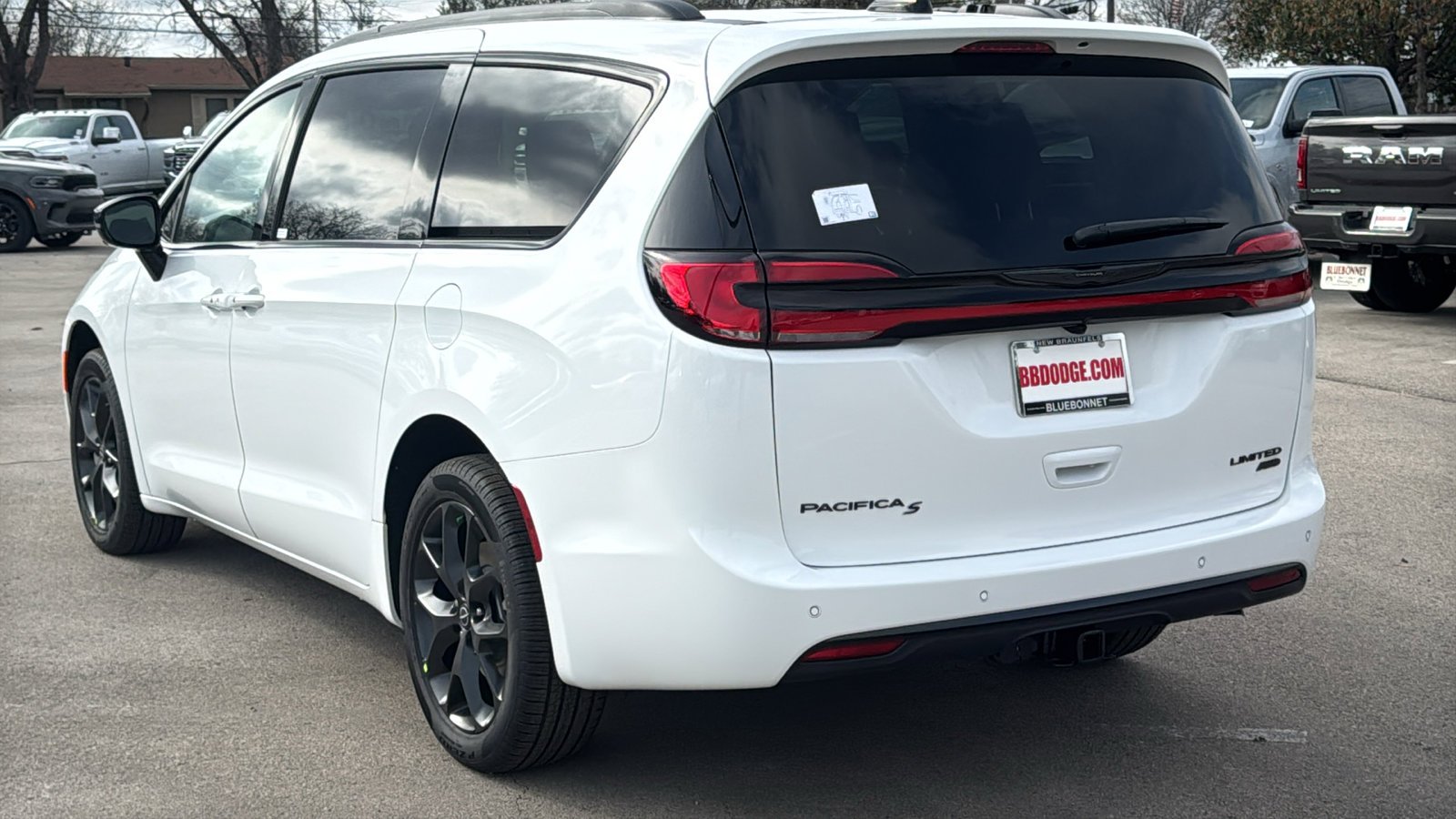 2026 Chrysler Pacifica Limited - Photo 7