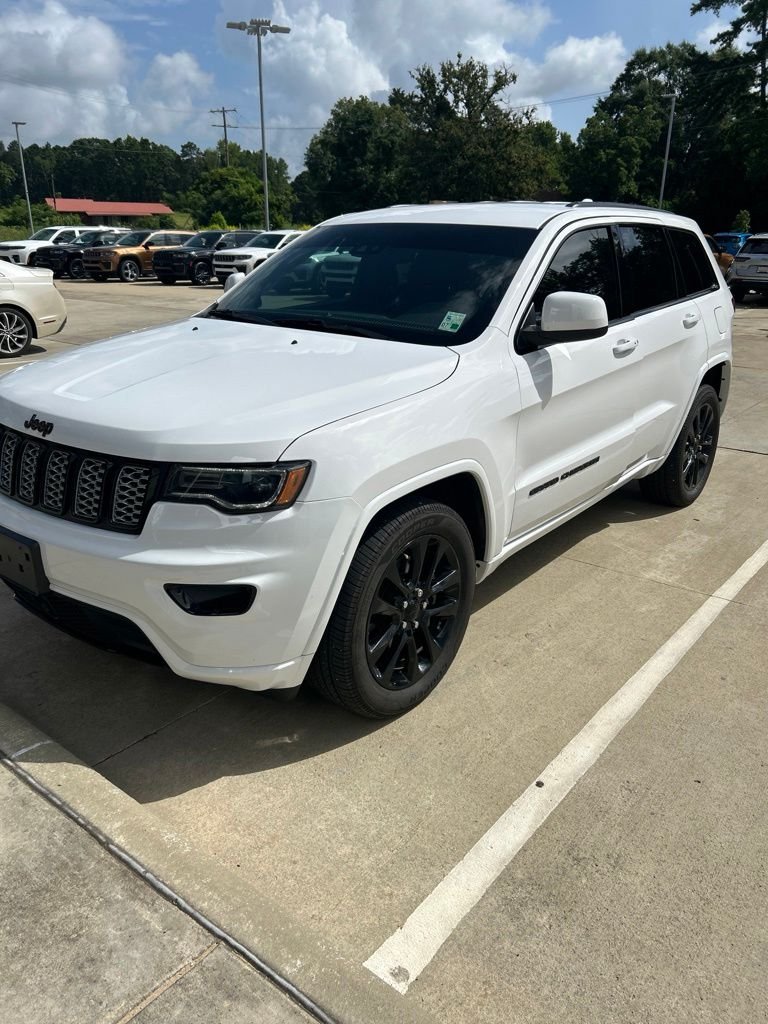 Used 2021 White Jeep Laredo X image 3