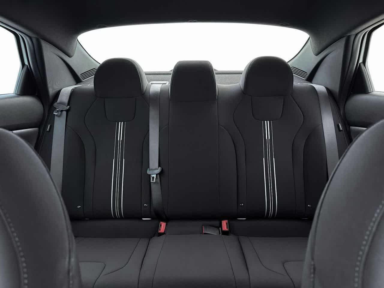 2025 Hyundai Elantra Blue - Photo 16