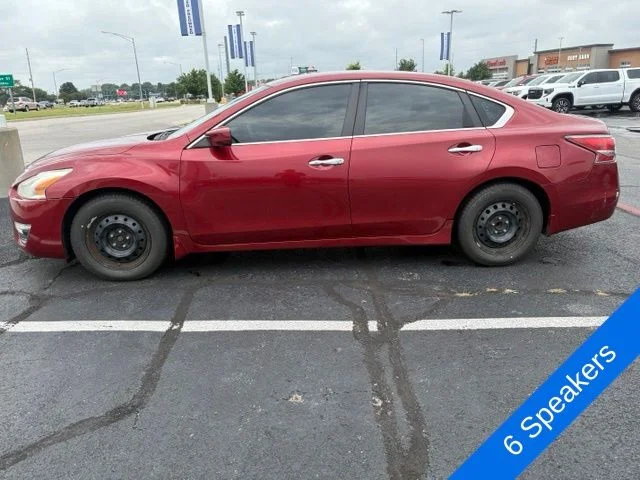 Used 2015 Cayenne Red Nissan 2.5 S image 3