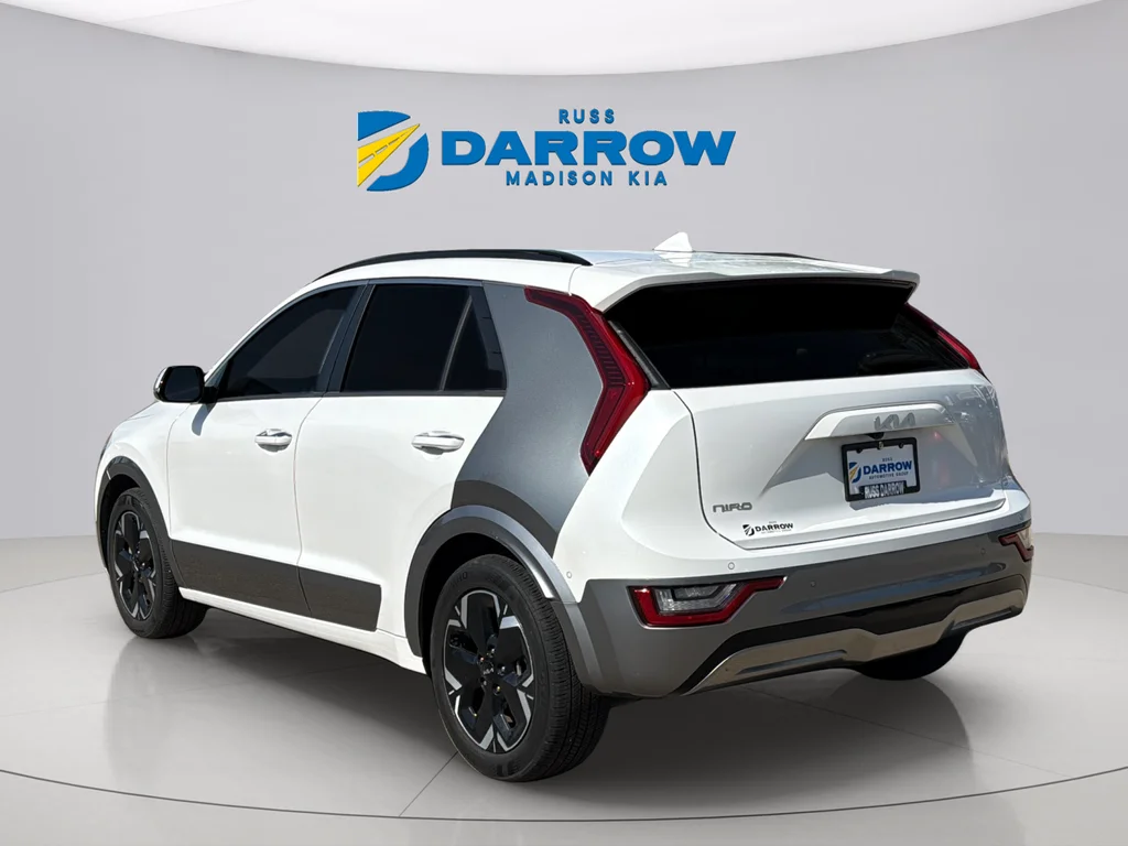 Used 2023 Snow White Pearl Kia Wave image 3