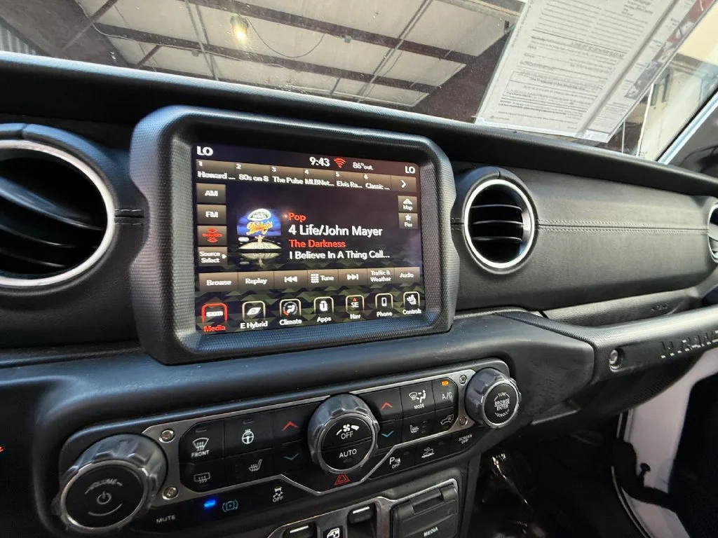 Used 2021 White Jeep Unlimited Rubicon 4xe image 21