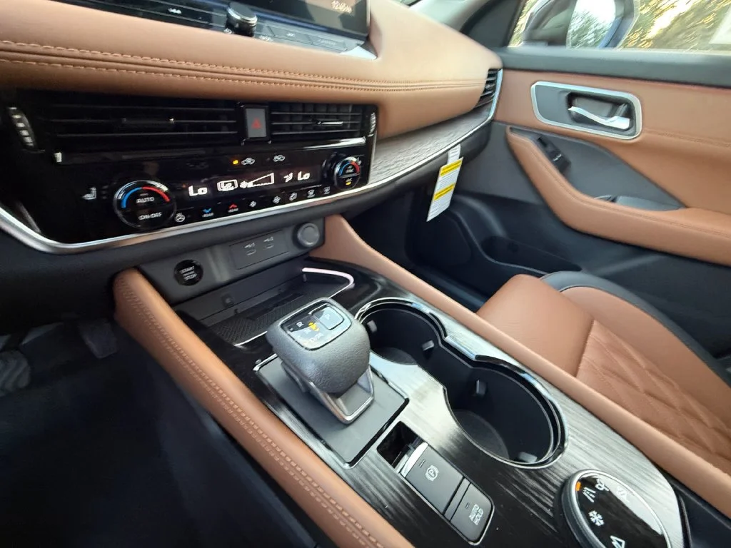 New 2026 White Nissan Platinum image 22
