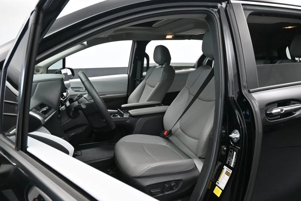 Used 2025 Midnight Black Metallic Toyota XLE image 10