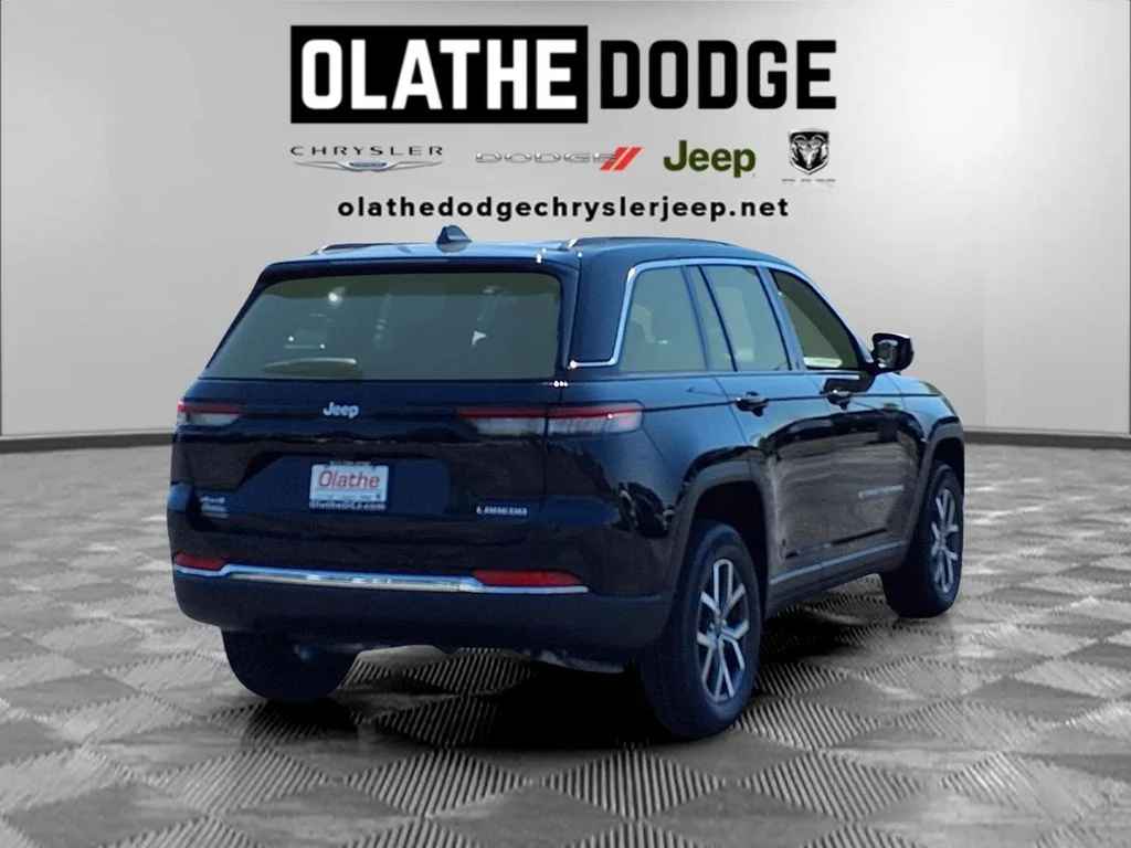 New 2027 High-Gloss Black Paint Jeep Laredo X image 29