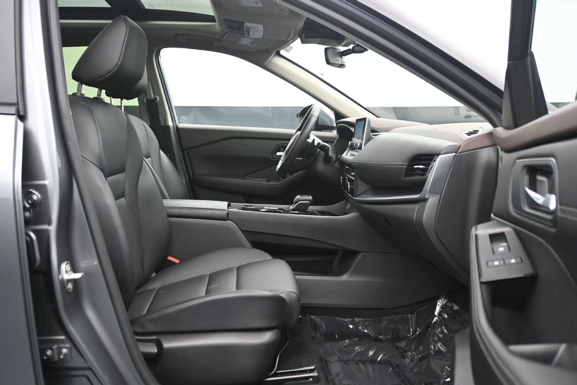 Used 2023 Gun Metallic Nissan SV image 13