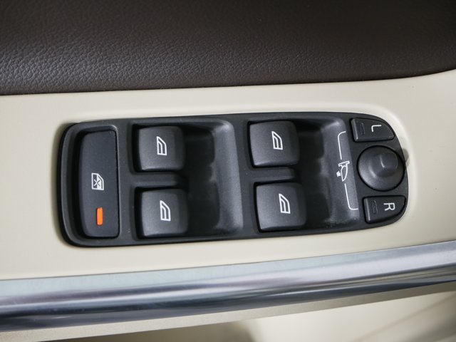 Used 2013 Ice White Volvo T6 w/ Platinum Pkg & Climate Pkg image 25