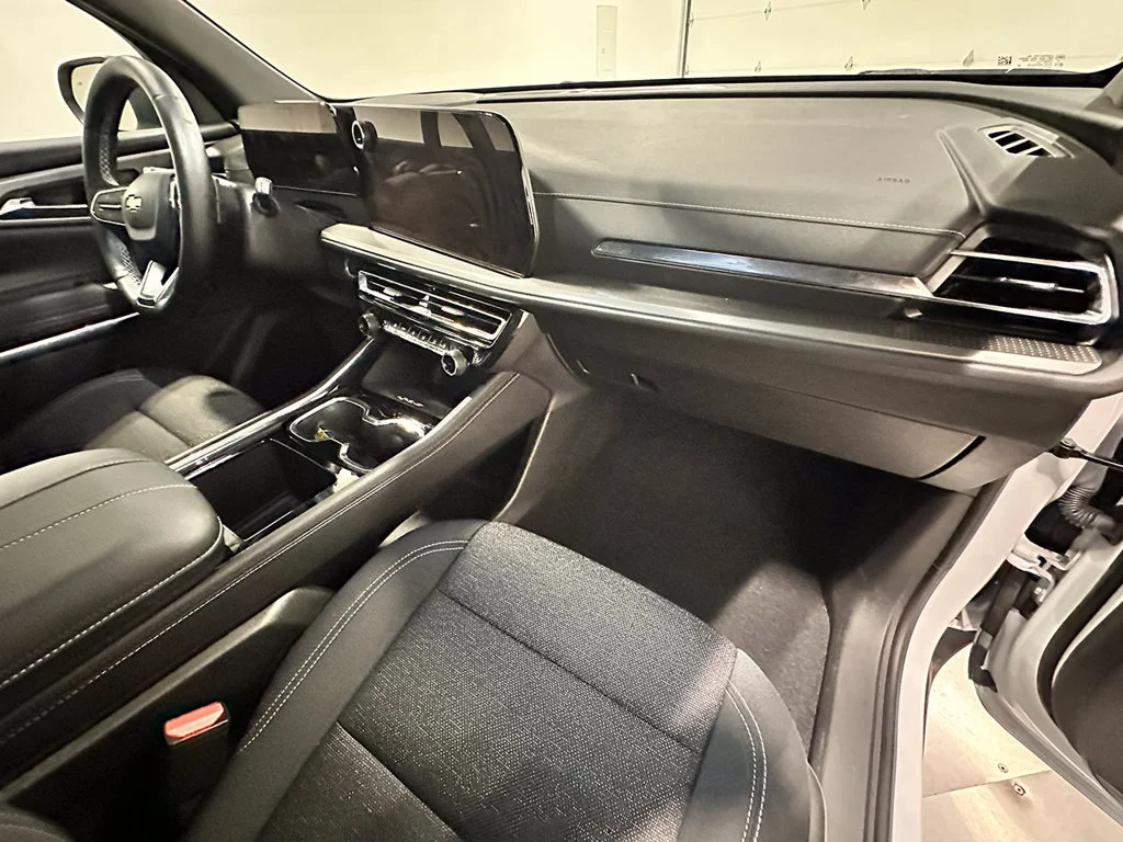 Used 2026 Summit White Chevrolet LT image 29