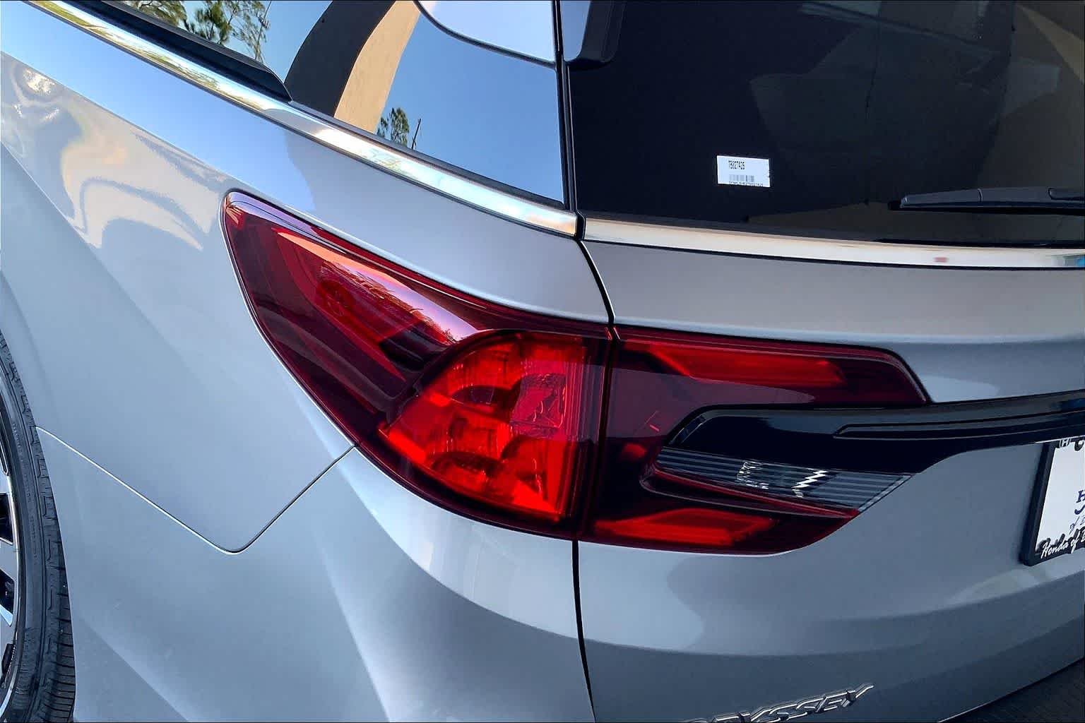 New 2026 Solar Silver Metallic Honda EX-L image 14
