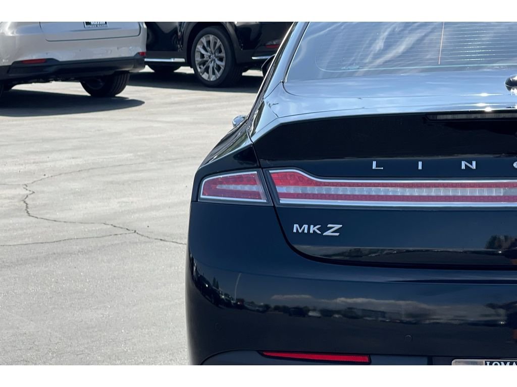 Used 2018 Black Velvet Lincoln Hybrid Reserve image 45