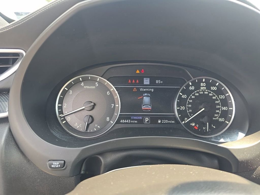Used 2023 White INFINITI SPORT image 4
