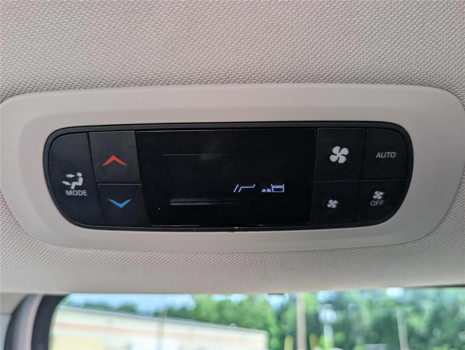 Used 2024 Bright White Clearcoat Chrysler Touring L image 34