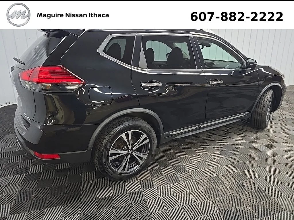 Used 2017 Black Nissan SL image 4
