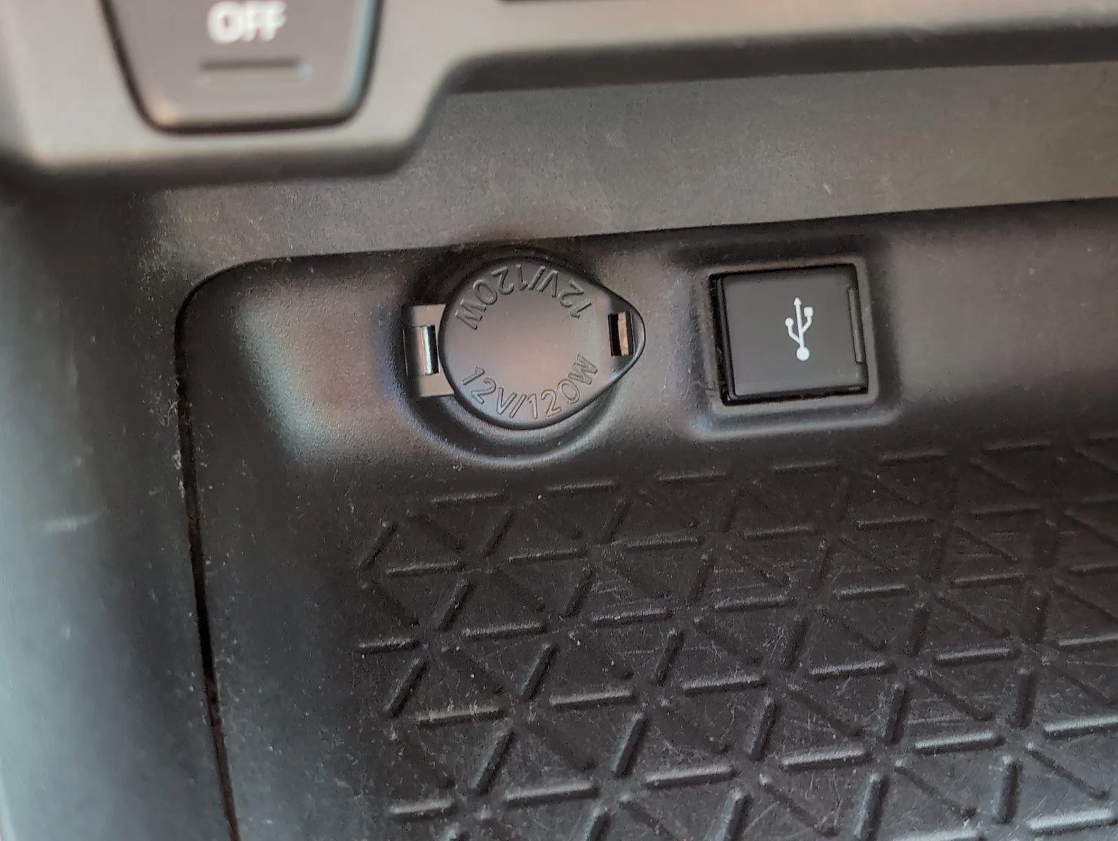 Used 2020 Silver Sky Metallic Toyota XLE image 25