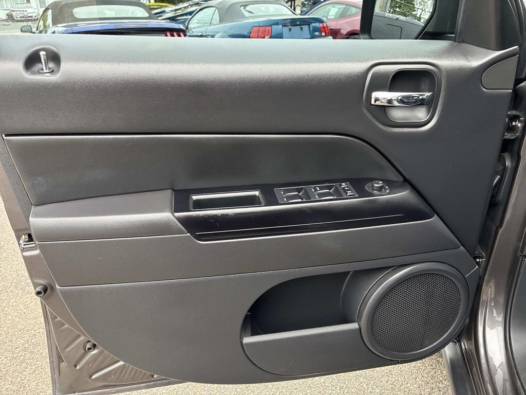 Used 2017 Gray Jeep Latitude image 18