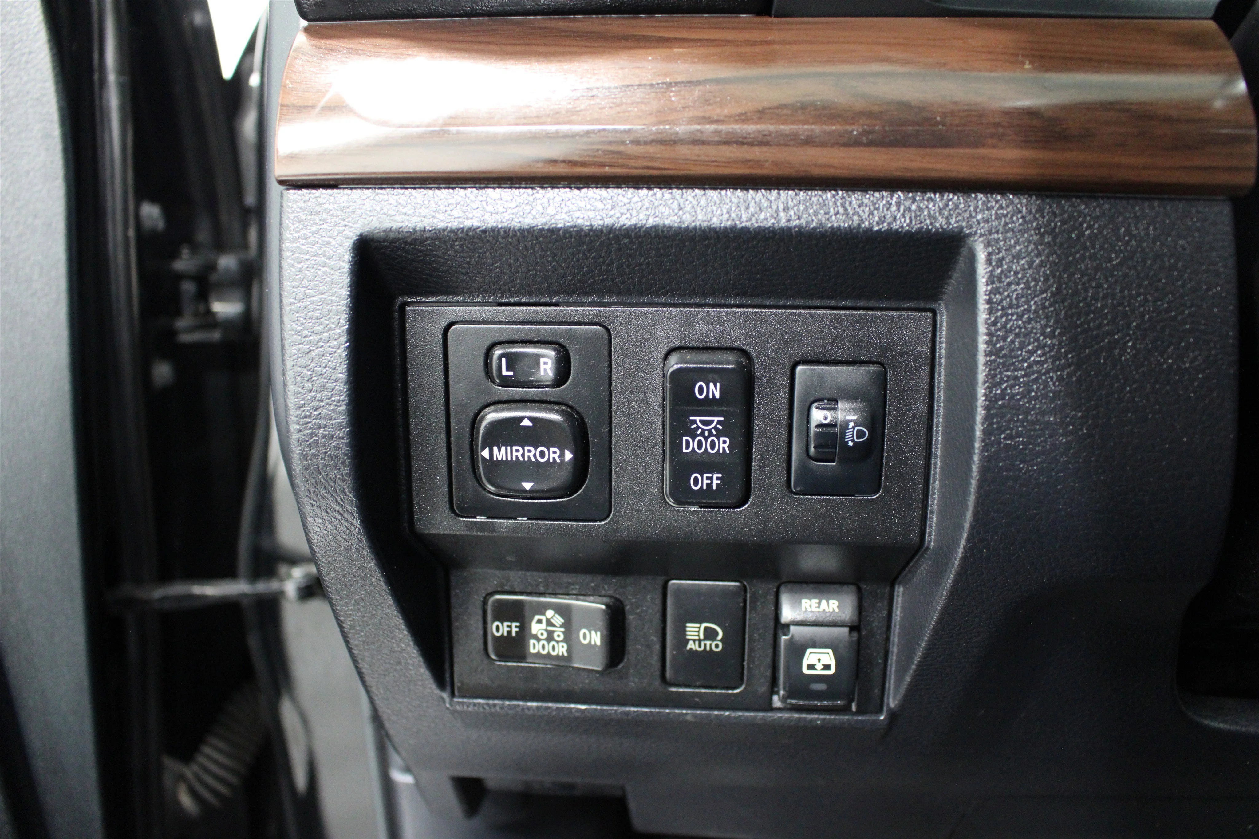 2018 Toyota Tundra Limited - Photo 8