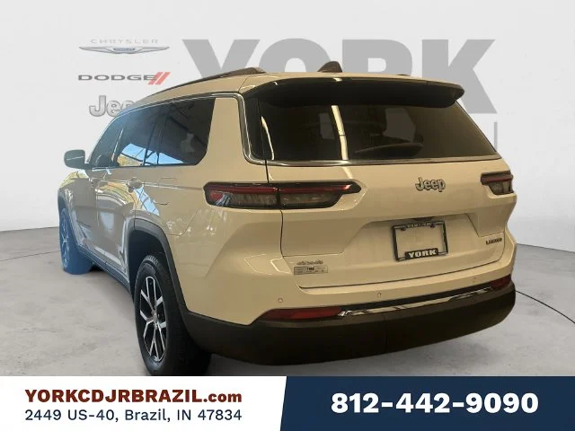 Used 2024 White Jeep Limited image 3