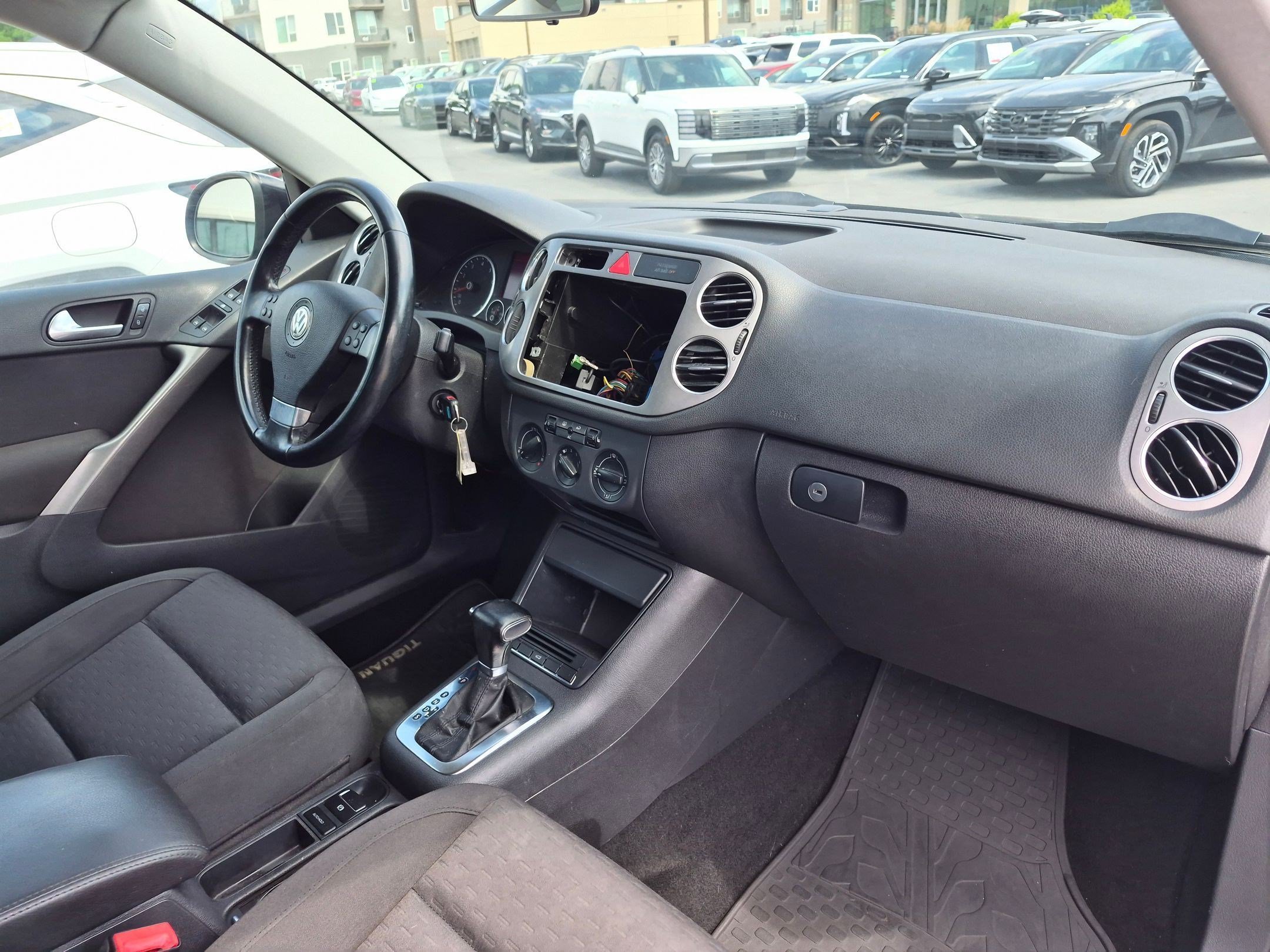 Used 2009 Black Volkswagen SE image 29