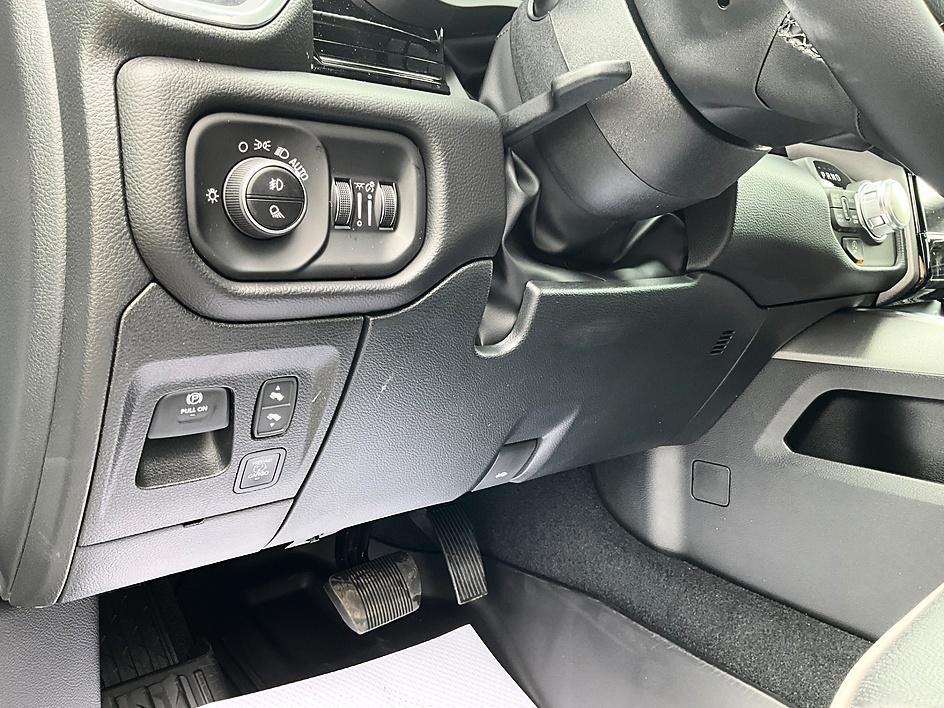 New 2026 Ivory White Tri-Coat Pearl-Coat Exterior Paint RAM Laramie image 18