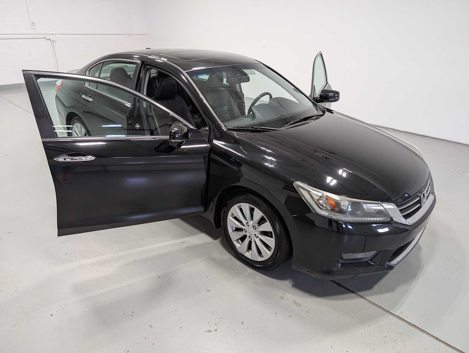 Used 2014 Crystal Black Pearl Honda EX-L image 16